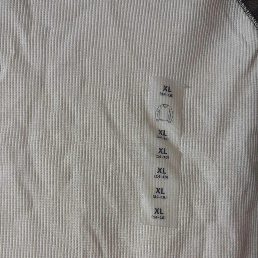 Old Navy Cream and Green Long Sleeve‎ Tee Boys XL